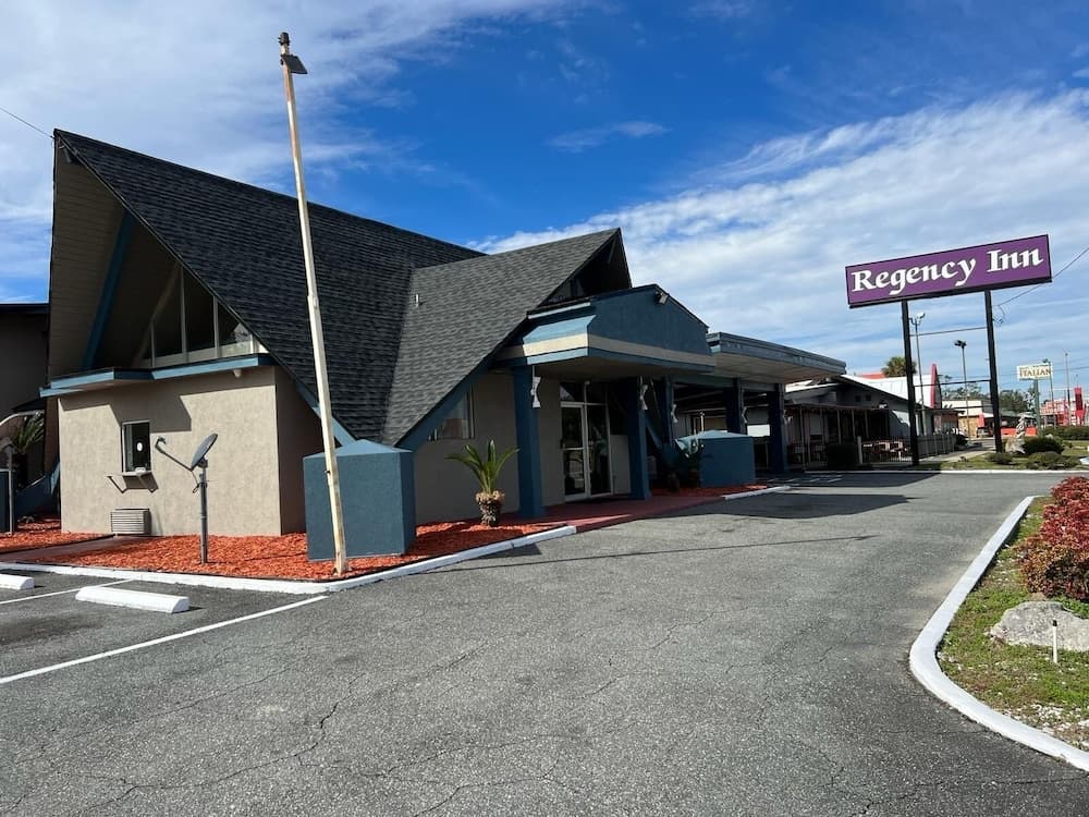 Regency Inn featured exterior or lobby in Perry, FL — similar hotel