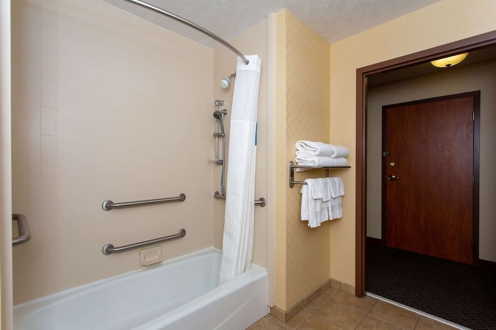 Hampton Inn Waterloo Cedar Valley gallery photo in Waterloo, IA — image 15