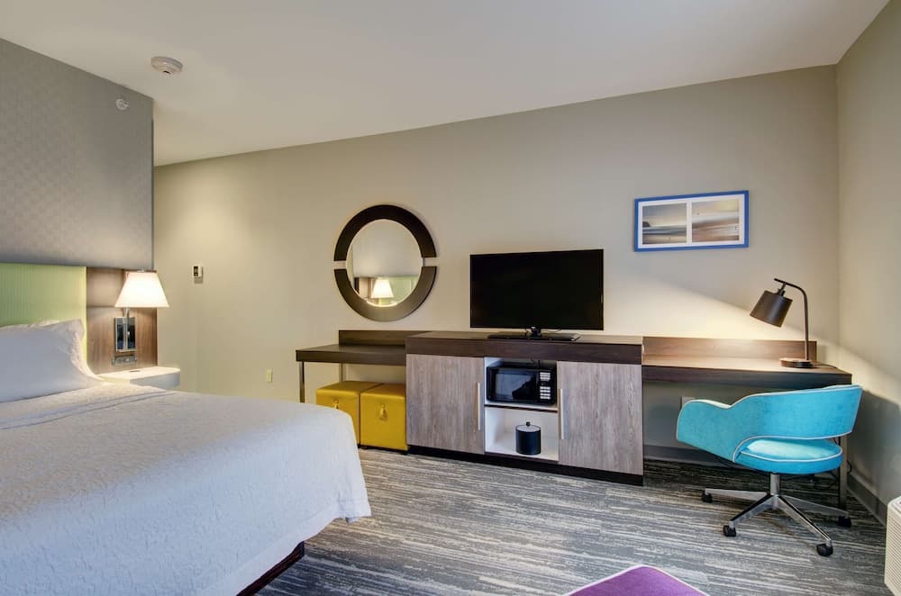 Hampton Inn & Suites Boston/Stoughton interior in Stoughton — gallery photo 2