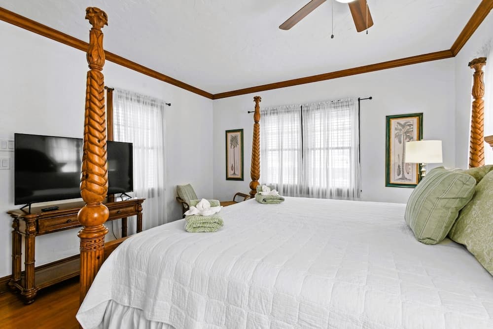 1926 Mediterranean Home With Heated Pool Sleeps 12 interior in West Palm Beach, FL — gallery photo 2