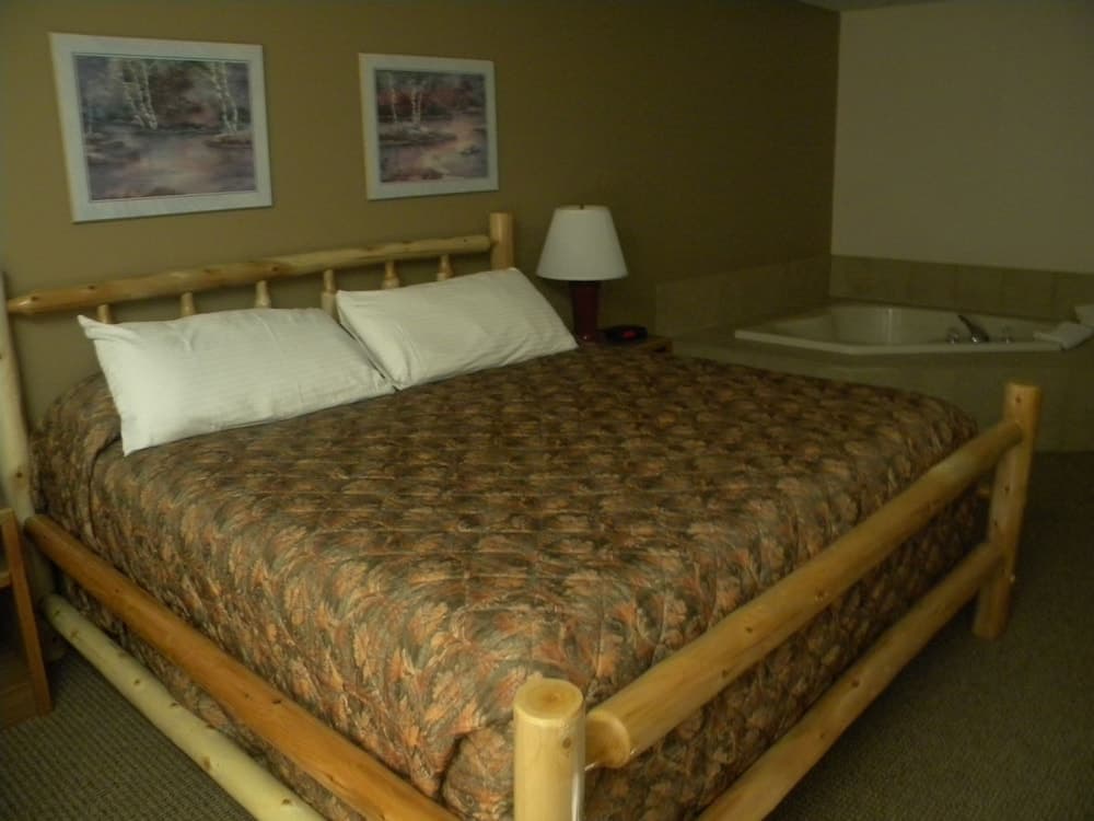 Nisswa Hotel and Suites property views in Nisswa, MN — gallery photo 3
