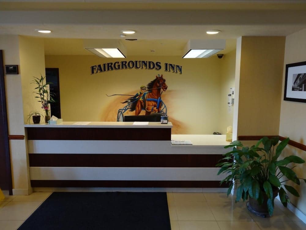 Fairgrounds Inn interior in Du Quoin, IL — gallery photo 2