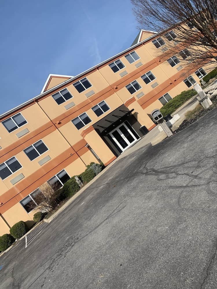 Commodore Perry Inn and Suites — hotel in Port Clinton, Ohio