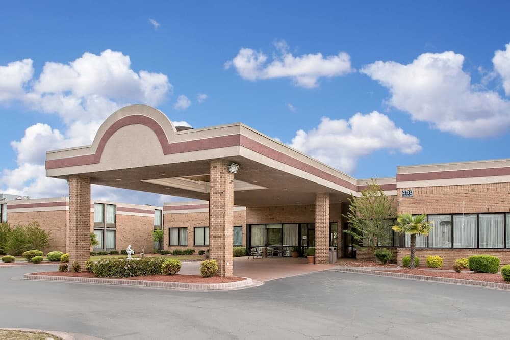 Days Inn & Suites by Wyndham Havelock featured exterior or lobby in Havelock, NC — similar hotel