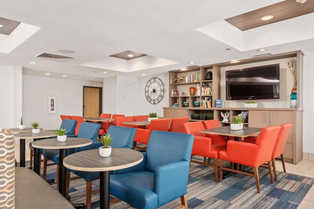 Holiday Inn Express Hotel and Suites West Valley by IHG gallery photo in West Valley City, UT — image 41