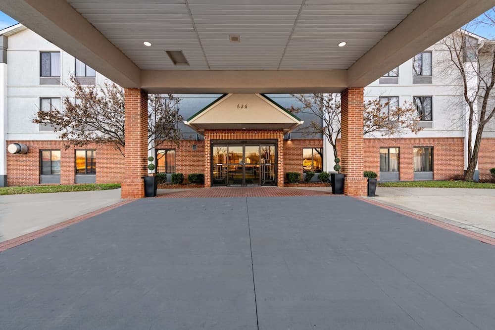 Quality Inn Warrensburg featured exterior or lobby in Warrensburg, MO — similar hotel