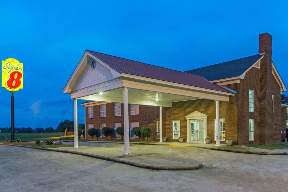 Super 8 by Wyndham Tallulah LA featured exterior or lobby in Tallulah, LA — similar hotel