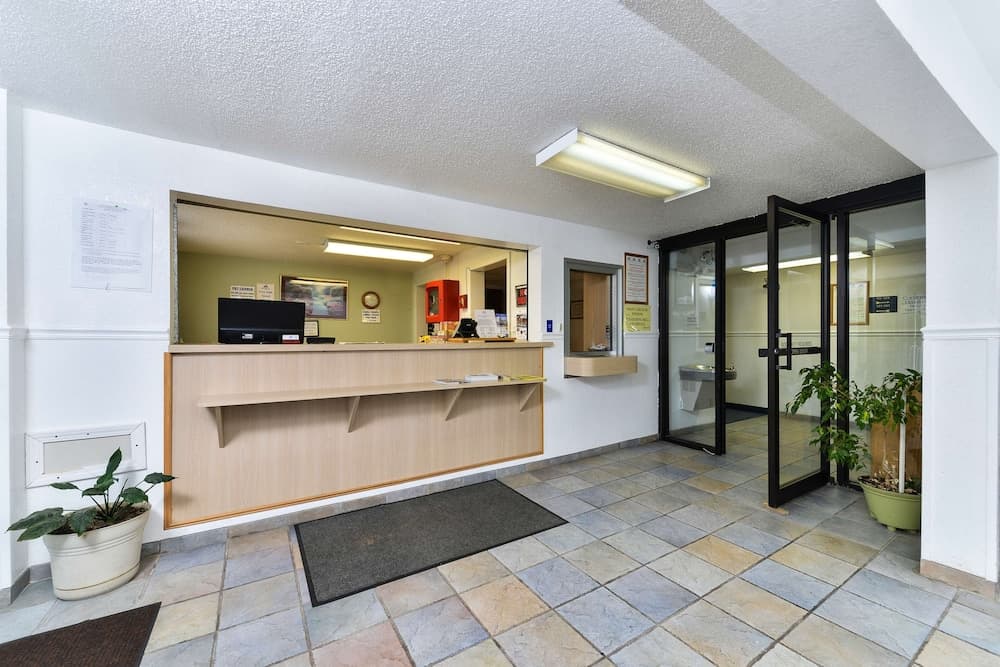 Americas Best Value Inn Jefferson City property views in Jefferson City, MO — gallery photo 3