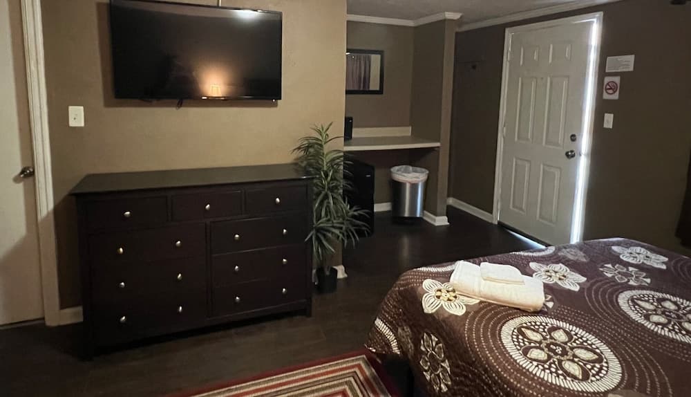 The Travelers Inn gallery photo in Jacksonville, NC — image 15