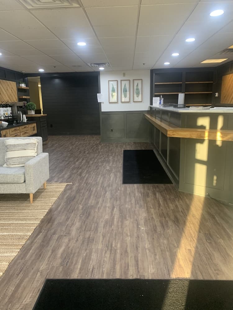 Commodore Perry Inn and Suites interior in Port Clinton, OH — gallery photo 2