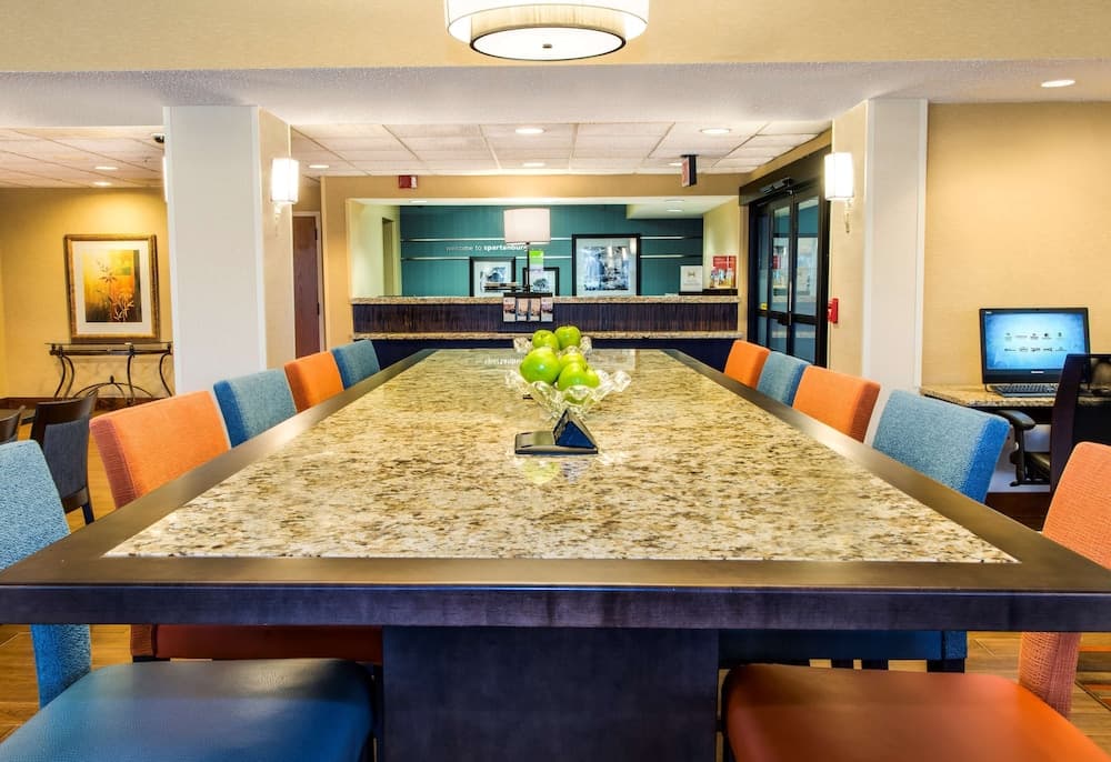 Hampton Inn Spartanburg-North I-85 interior in Spartanburg, SC — gallery photo 2