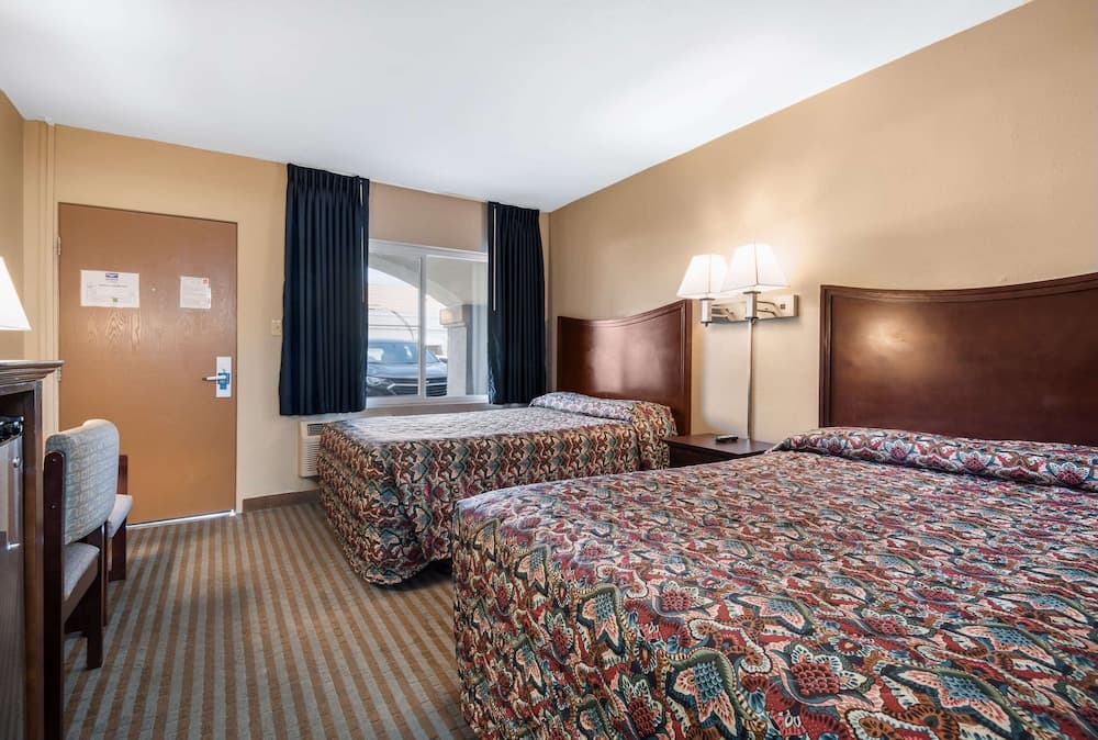 Rodeway Inn Regalodge gallery photo in Glendale, CA — image 15