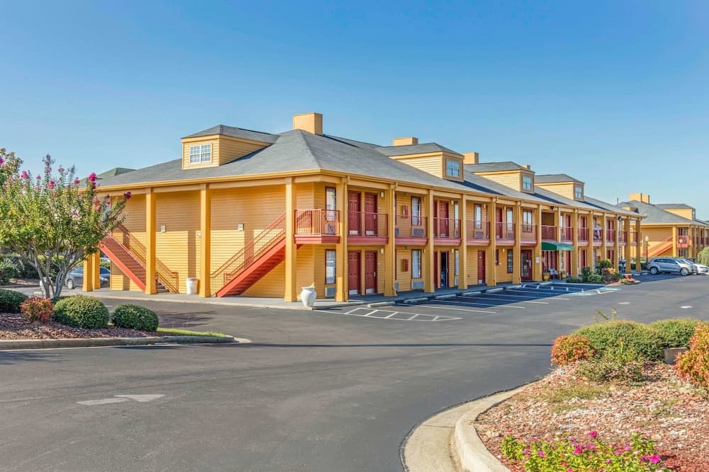 Quality Inn Bessemer I-20 exit 108 featured exterior or lobby in Bessemer, AL — similar hotel