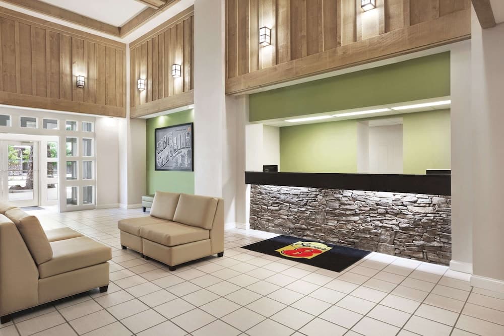 Super 8 by Wyndham Cherokee interior in Cherokee, NC — gallery photo 2