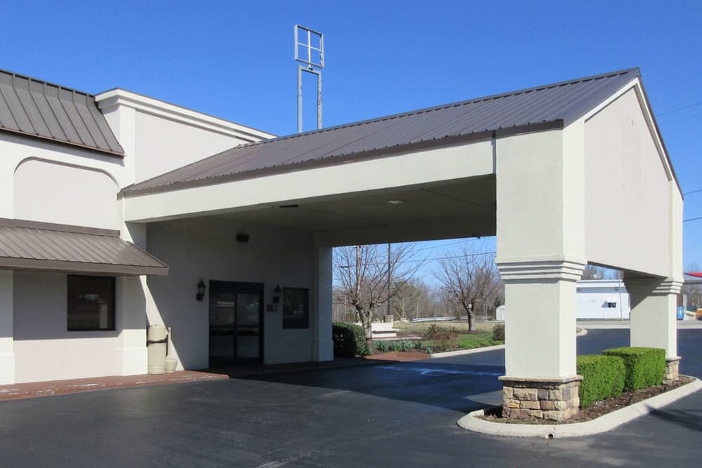 Super 8 by Wyndham Manchester TN featured exterior or lobby in Manchester, TN — similar hotel