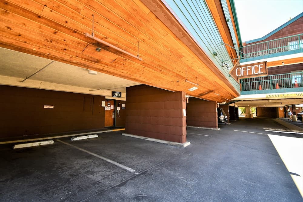 Snow Lake Lodge property views in Big Bear Lake, CA — gallery photo 3
