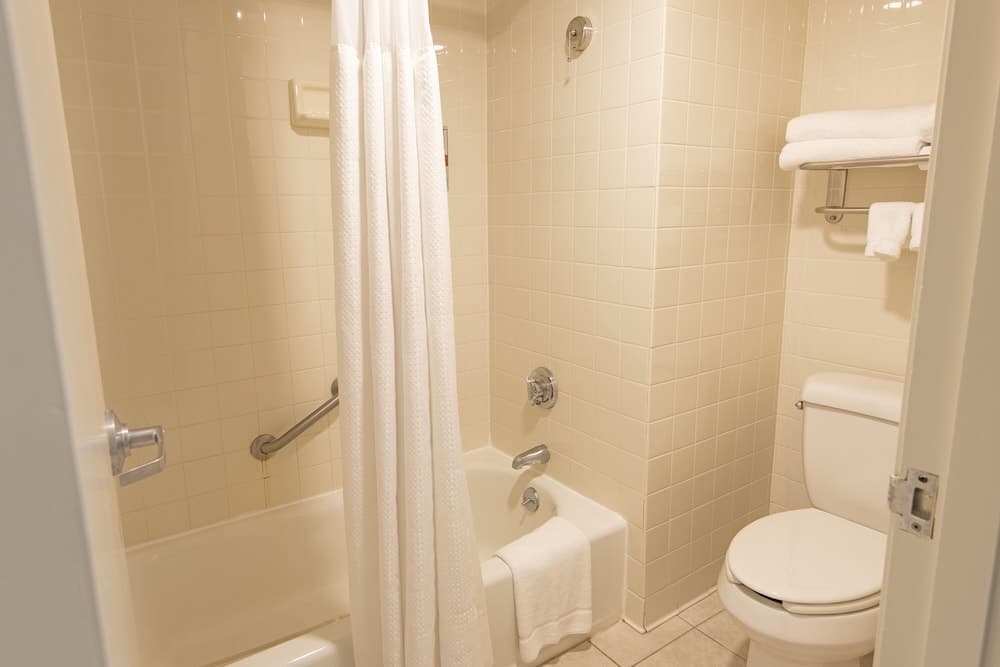 Barren River Lake State Resort Park interior in Lucas — gallery photo 2