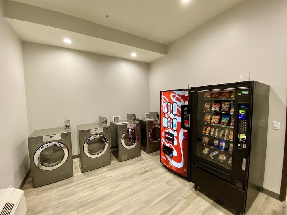Days Inn & Suites by Wyndham Beaumont West / I-10 & Walden gallery photo in Beaumont, TX — image 46