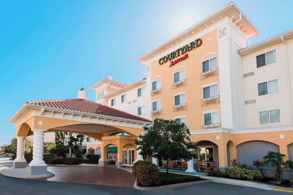 Courtyard by Marriott Fort Myers I-75/Gulf Coast Town Center featured exterior or lobby in Fort Myers, FL — similar hotel