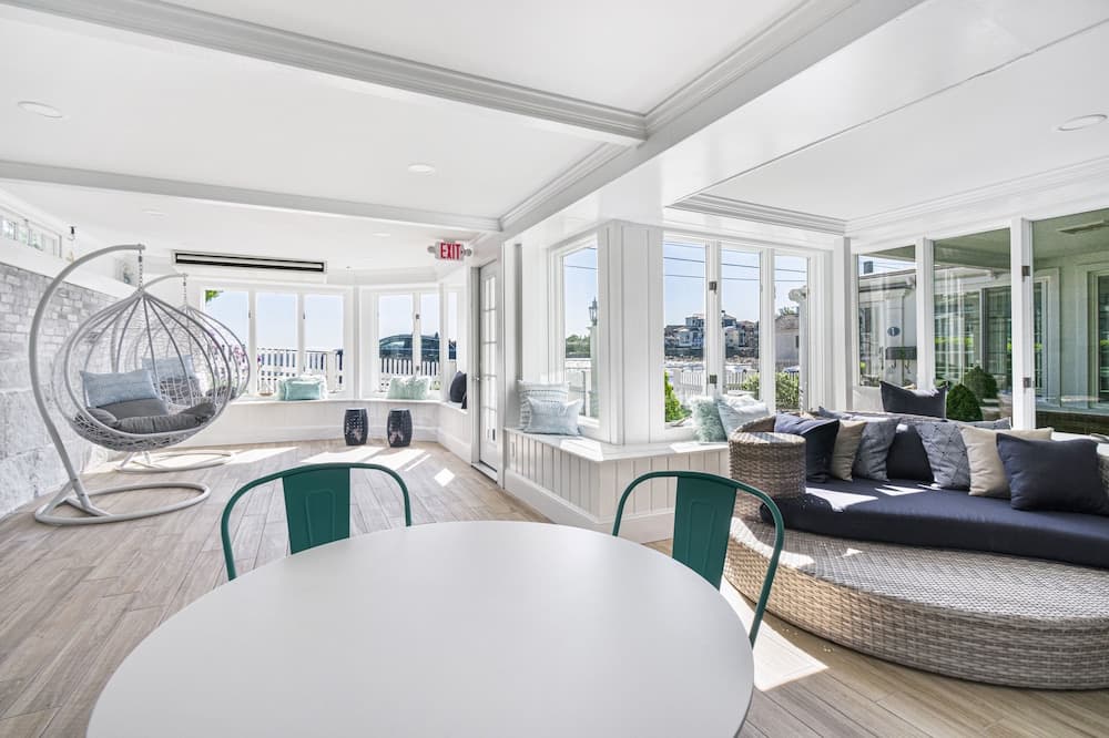 The Cove at Rockport Hotel interior in Rockport — gallery photo 2