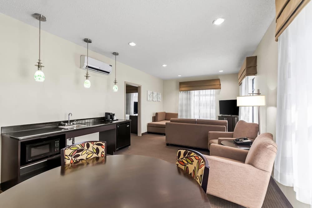 Sleep Inn & Suites Dripping Springs - Austin Area gallery photo in Dripping Springs, TX — image 6