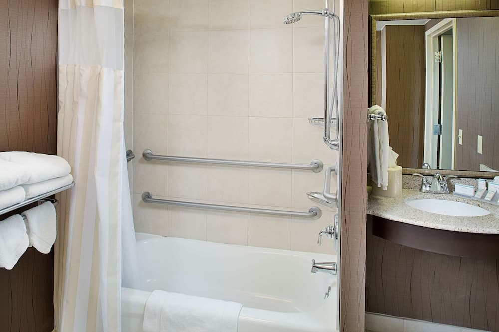 Hilton Garden Inn Hartford North/Bradley Int'l Airport gallery photo in Windsor — image 35