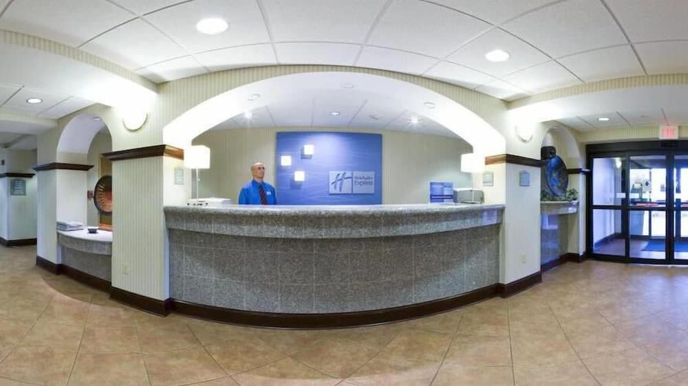 Holiday Inn Express & Suites - Greenwood by IHG interior in Greenwood, MS — gallery photo 2