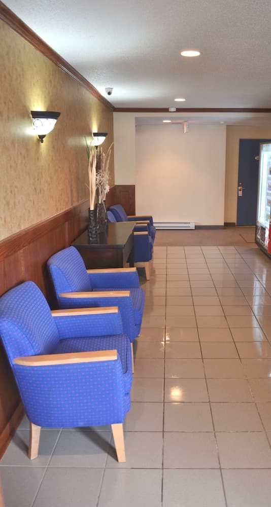 Main Street Lodge and Suites interior in Port Huron, MI — gallery photo 2