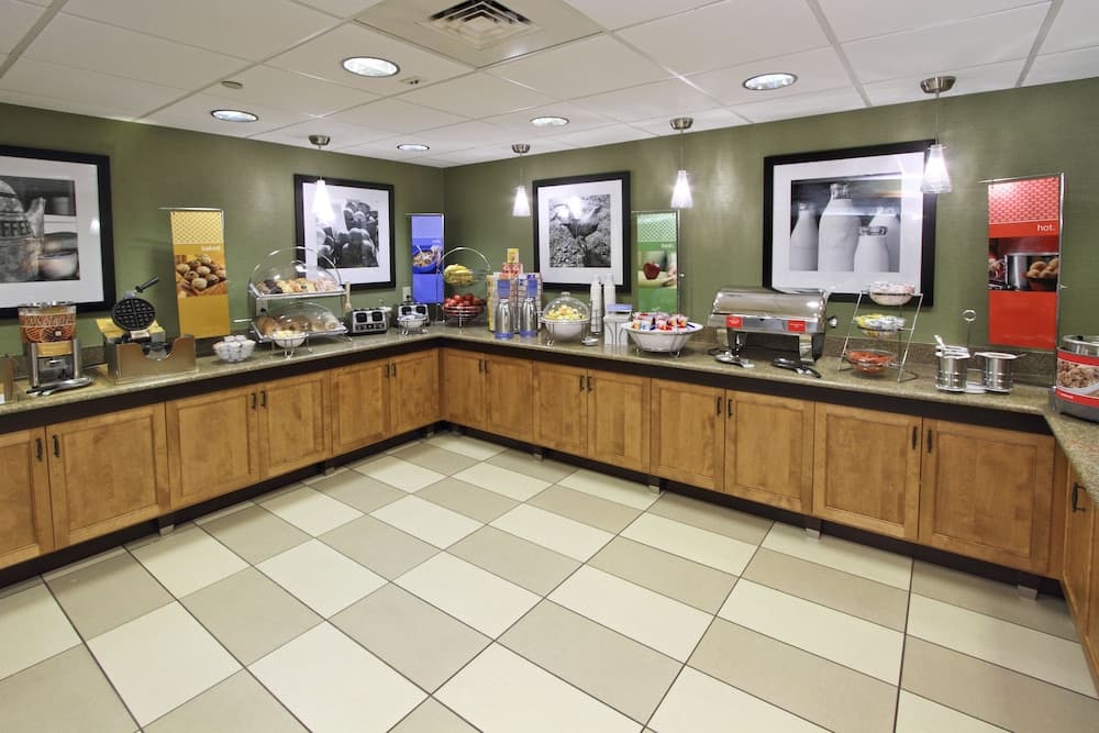 Hampton Inn Hagerstown-I-81 gallery photo in Hagerstown, MD — image 19