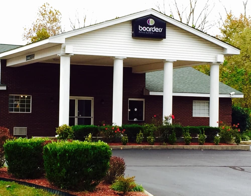 Boarders Inn & Suites by Cobblestone Hotels – Ashland City featured exterior or lobby in Ashland City, TN — similar hotel