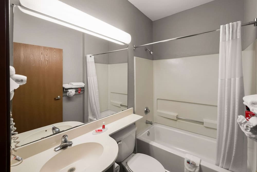 Econo Lodge Inn & Suites Mesquite - Dallas East gallery photo in Mesquite, TX — image 10