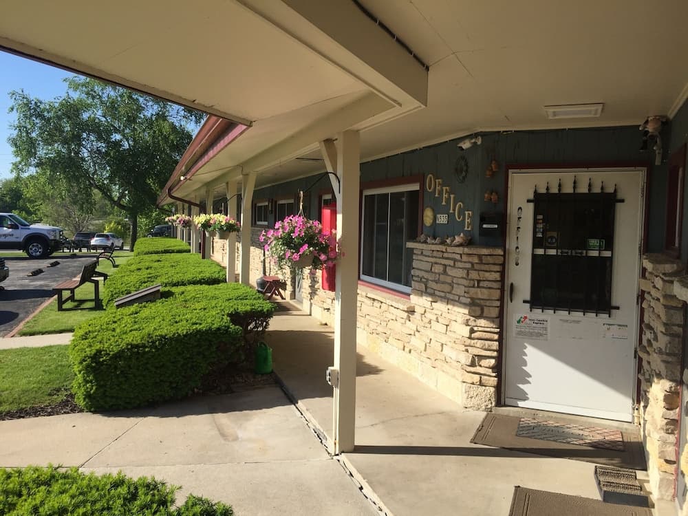Wisconsin-Aire Motel By OYO Random Lake interior in Random Lake, WI — gallery photo 2