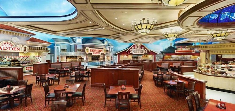 Ameristar Casino Hotel Kansas City interior in Kansas City, MO — gallery photo 2