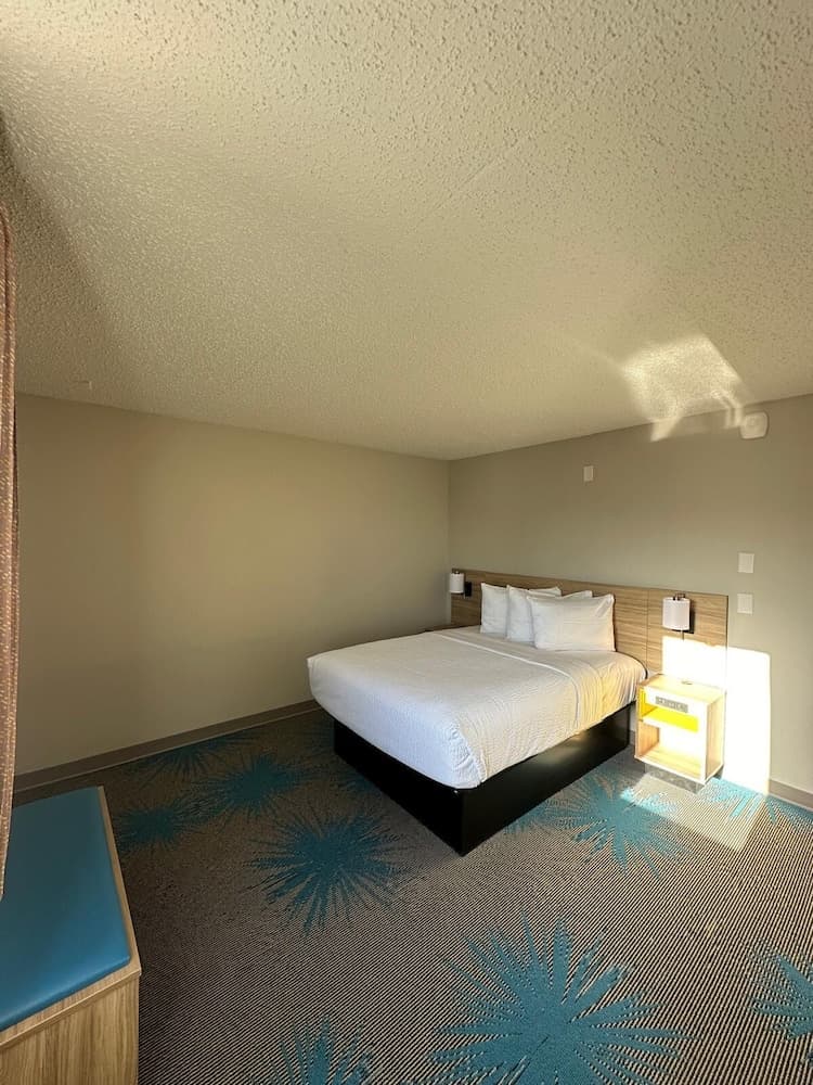 Days Inn by Wyndham Mandan Bismarck Area property views in Mandan, ND — gallery photo 3
