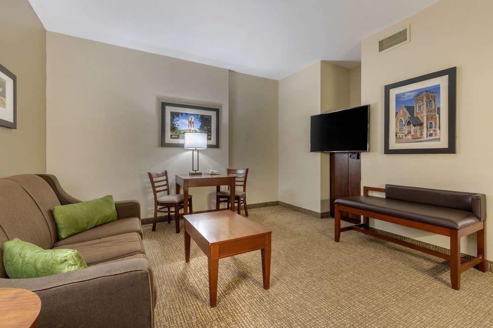 Comfort Suites Johnson City near University gallery photo in Johnson City, TN — image 13