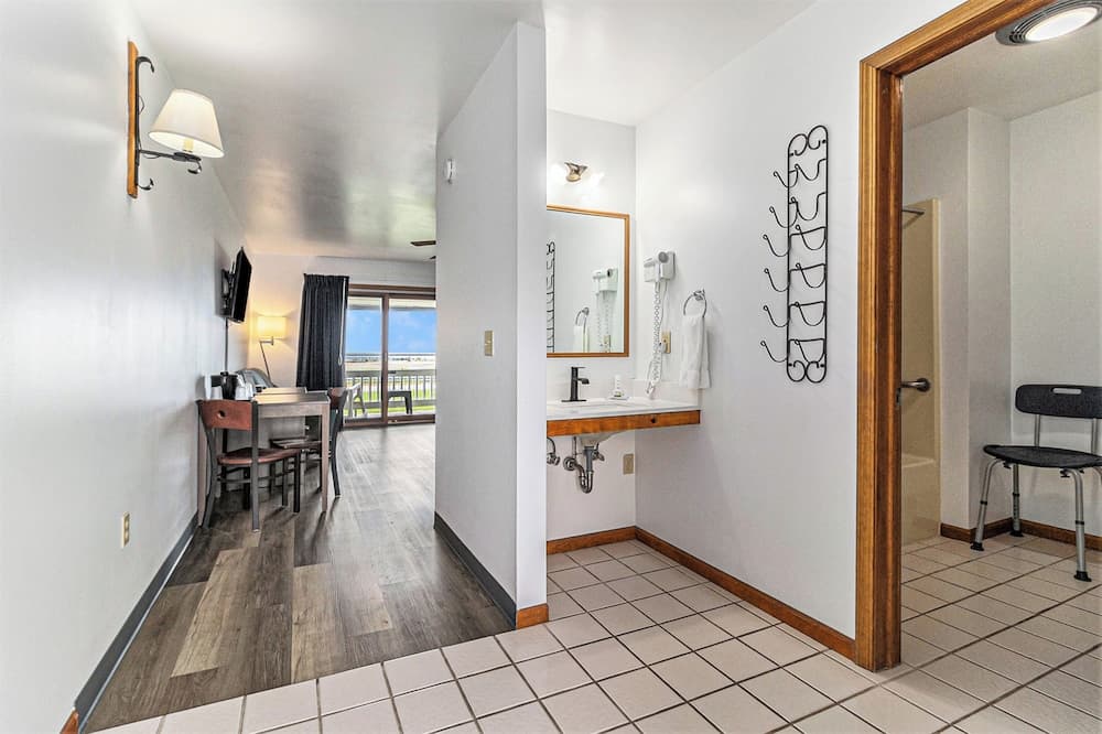 Snyder's Shoreline Inn gallery photo in Ludington, MI — image 120