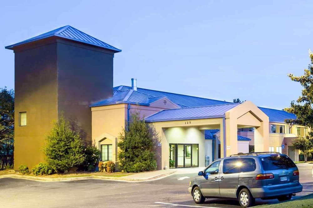 Rodeway Inn Austell Six Flags featured exterior or lobby in Austell, GA — similar hotel