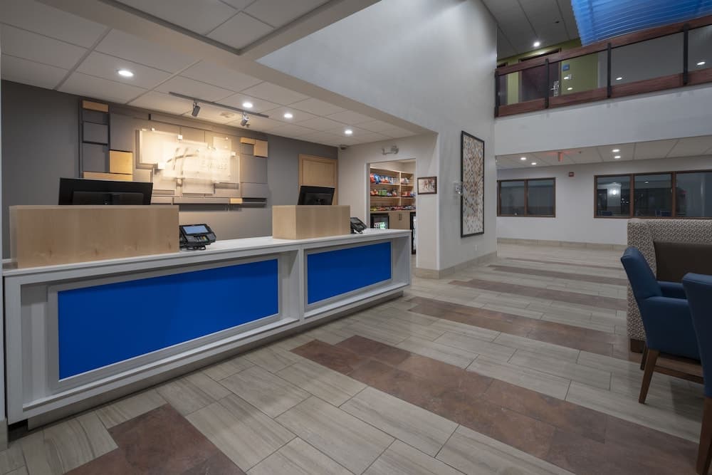 Holiday Inn Express Minneapolis/Coon Rapids/Blaine by IHG interior in Coon Rapids, MN — gallery photo 2
