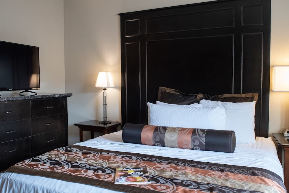 Hotel Chataura gallery photo in Dearborn, MI — image 10