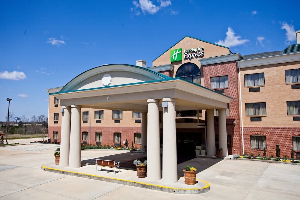 Holiday Inn Express Clanton by IHG featured exterior or lobby in Clanton, AL — similar hotel