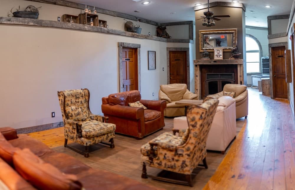 Harmony Tree Resorts interior in Nashville, IN — gallery photo 2