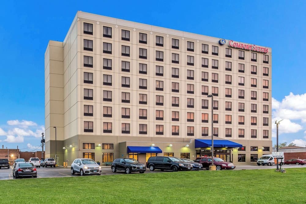 Comfort Suites Chicago O'Hare Airport — hotel in Schiller Park, Illinois