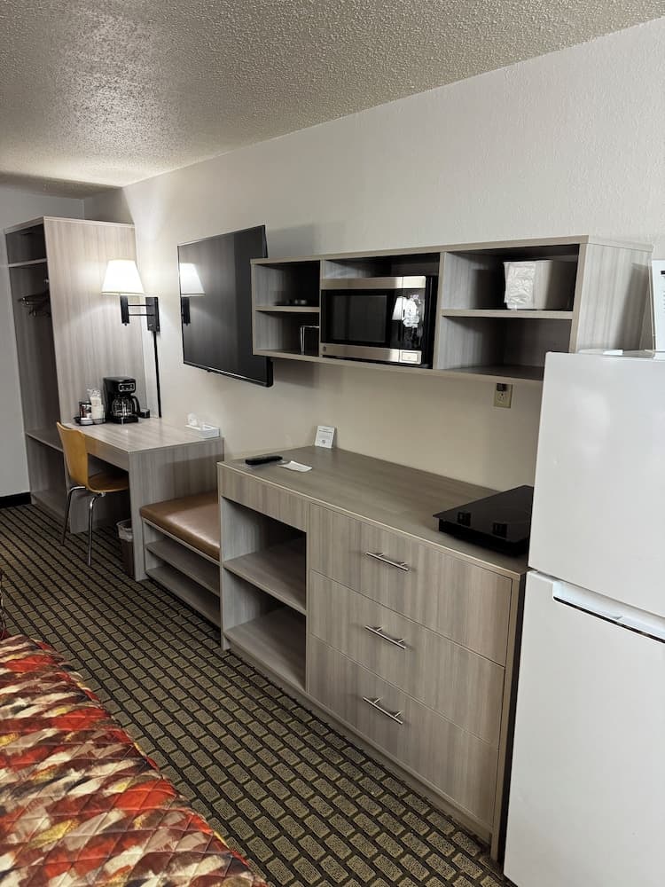 Maryville Extended Stay interior in Maryville, MO — gallery photo 2