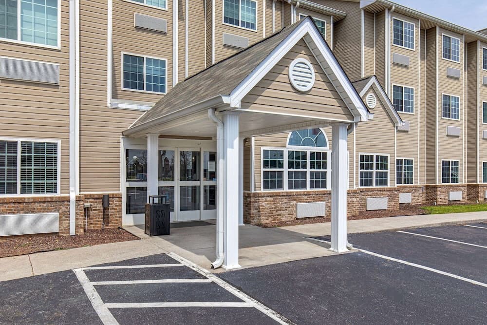 Microtel Inn & Suites by Wyndham Manchester — hotel in Manchester, Tennessee