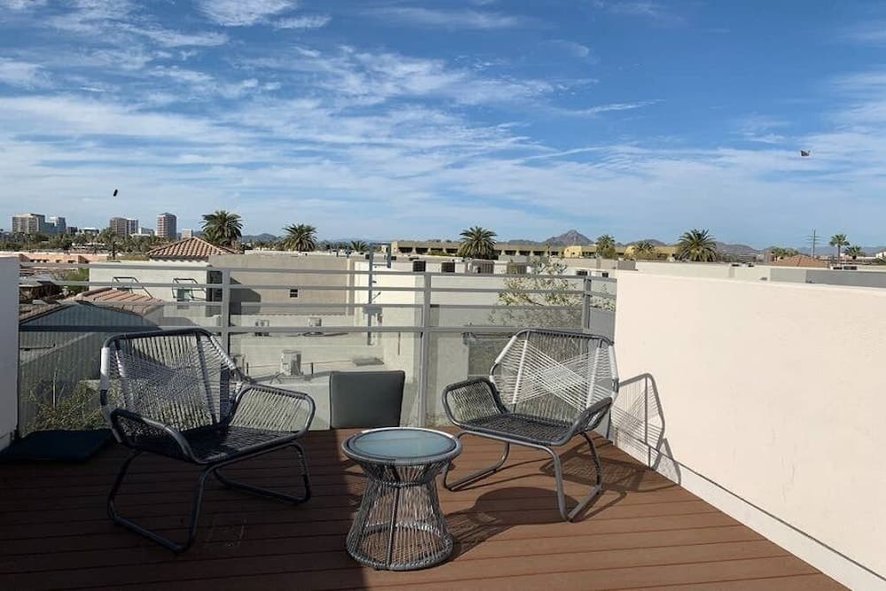 City Luxury Oasis! 3 Level Condo With 360 Roof! interior in Phoenix, AZ — gallery photo 2