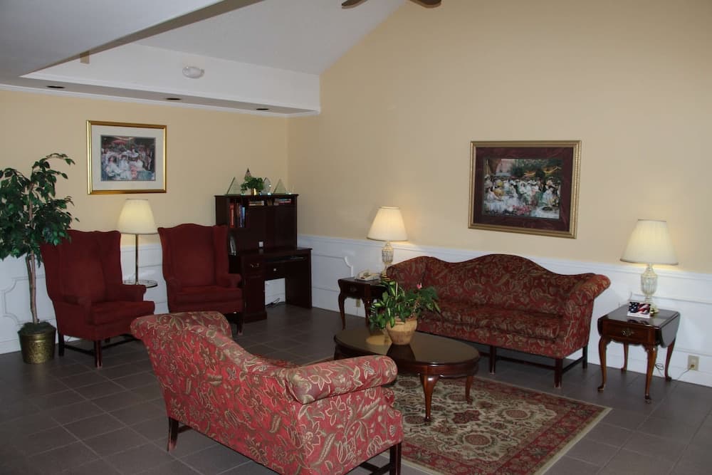 Jameson Inns Oakwood interior in Oakwood, GA — gallery photo 2