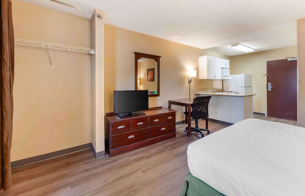 Extended Stay America Suites Los Angeles Ontario Airport property views in Ontario, CA — gallery photo 3