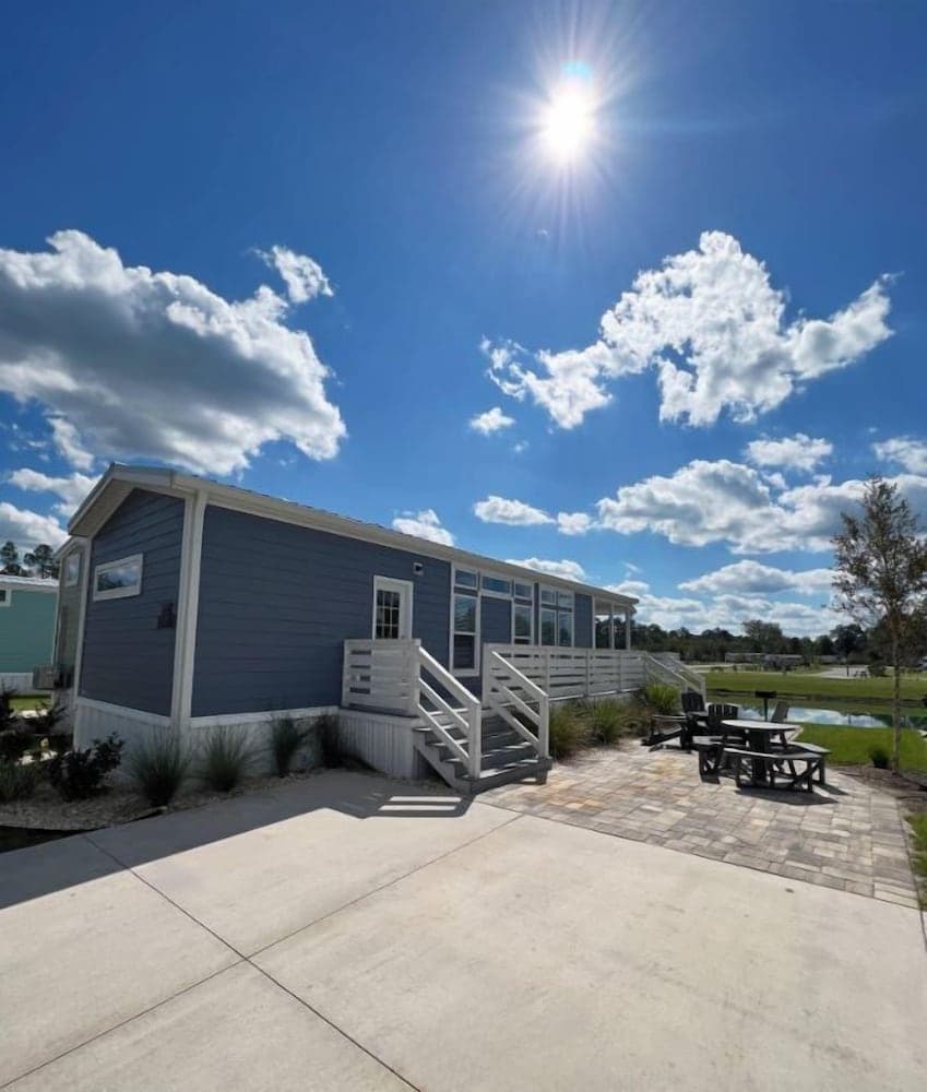 Island Oaks RV Resort interior in Glen St. Mary, FL — gallery photo 2