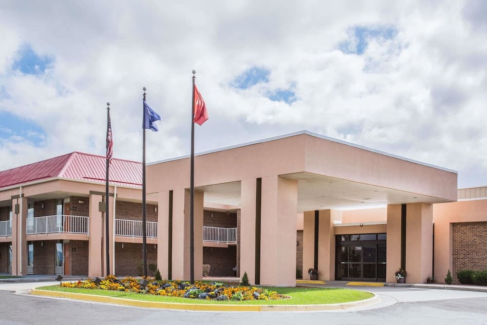 Ramada by Wyndham Wytheville — hotel in Wytheville, Virginia