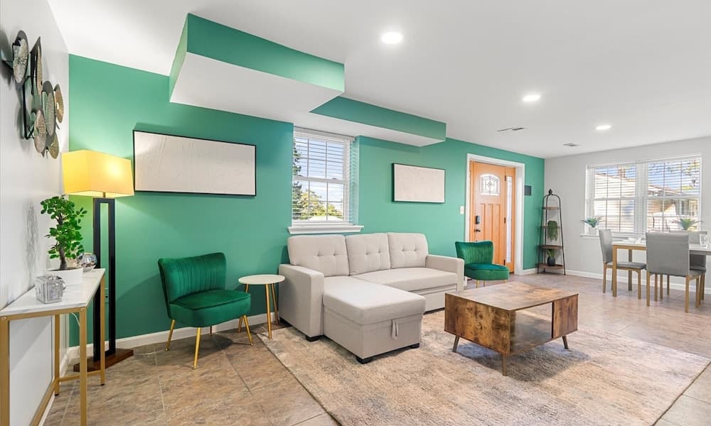 The Emerald Grand Old Town Views featured exterior or lobby in Alexandria, VA — similar hotel